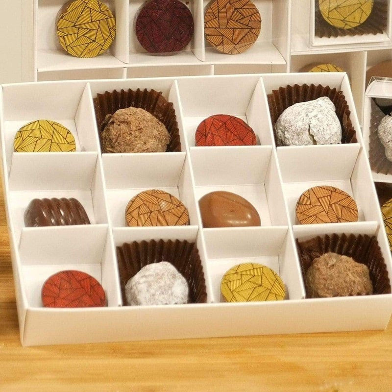 100 Pack of White Card Chocolate Sweet Soap Product Retail Gift Box - 12 bay 4x4x3cm Compartments - Clear Slide On Lid - 16x12x3cm