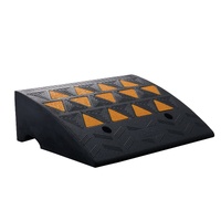 Rubber Curb Ramp 15.2 cm Rise Height Sidewalk Curb Ramp, 37 cm Width 49.1 cm Length Driveway Ramp for Curb, 15T Heavy Duty Rubber Ramp for Forklifts, 