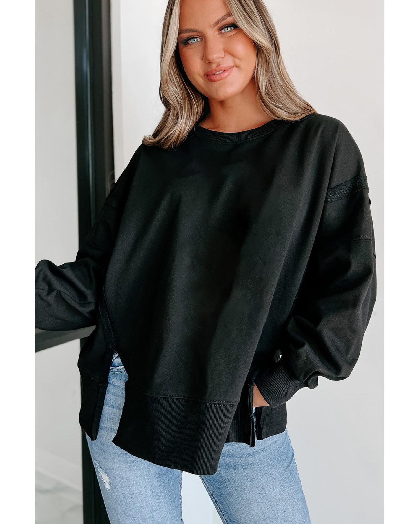 Black Exposed Seam Drop Shoulder Round Neck Sweatshirt with Slits - M