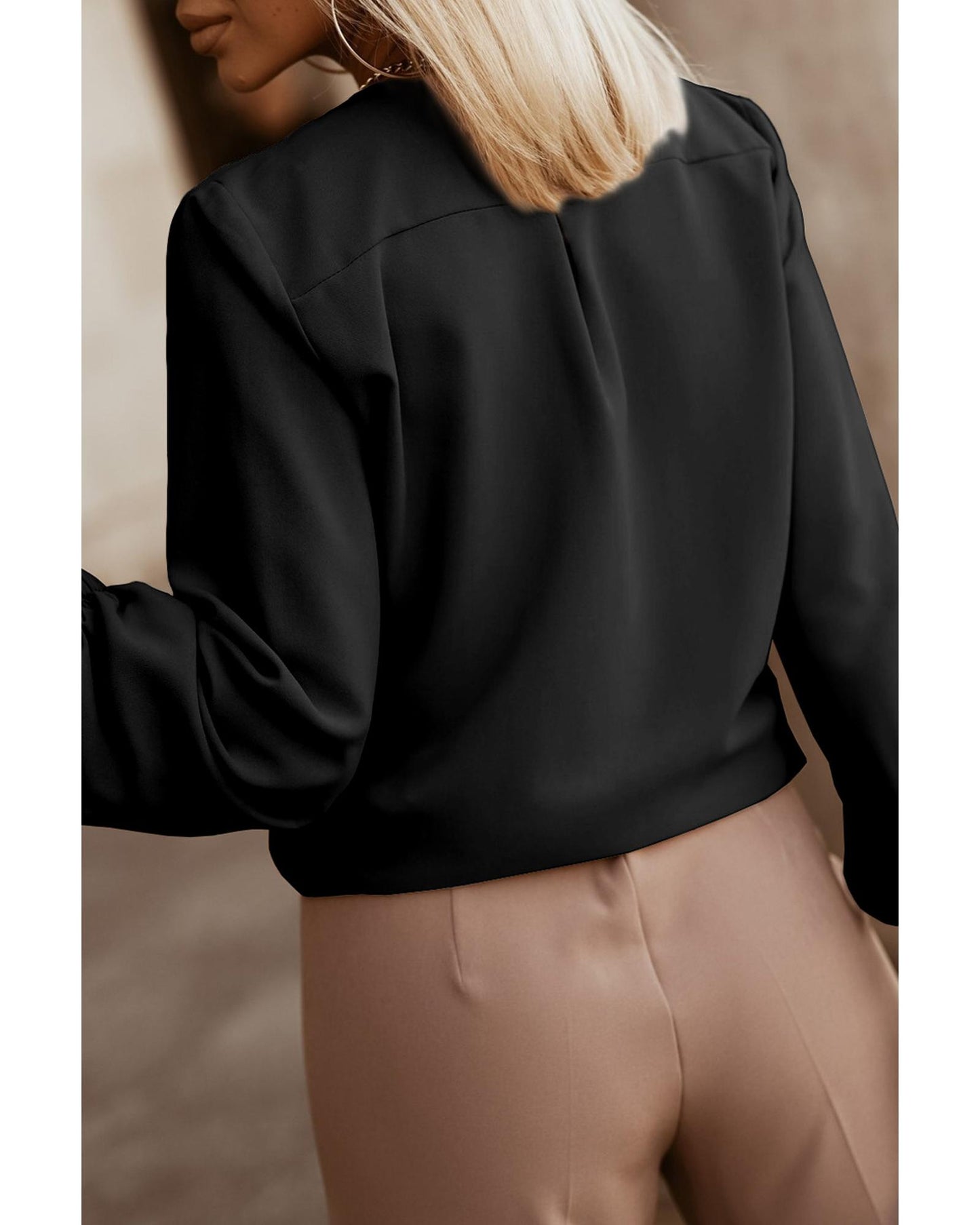 Black Crew Neck Gathered Stretch Cuff Shirt - M