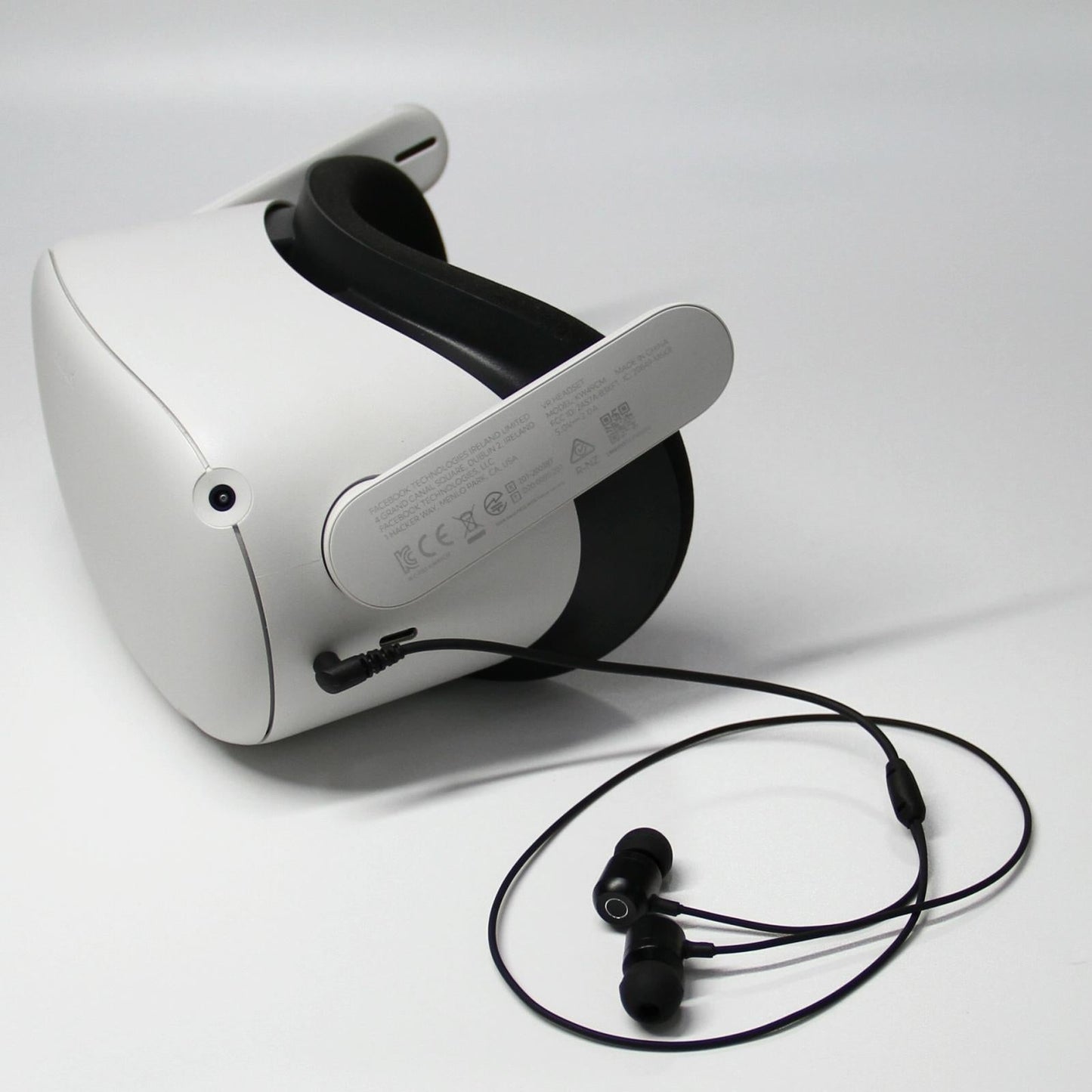 Aluminum 3.5mm Earbuds for Meta Quest 2 - Compact and Durable - White