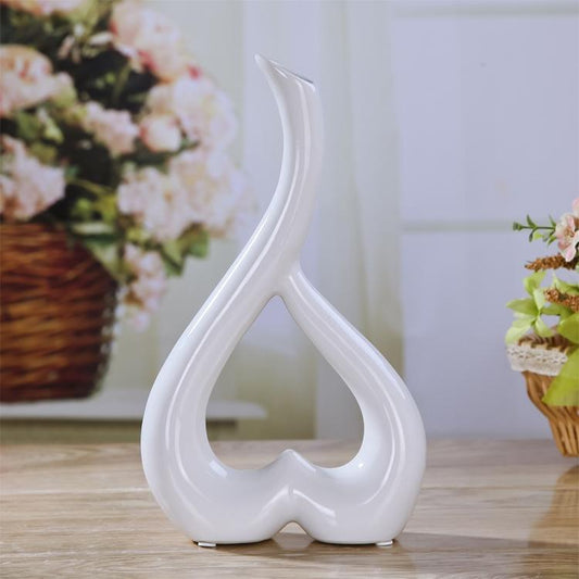 Creative Heart-Shaped Ceramic Flower Vase For Home Office Or Wedding Decor - White