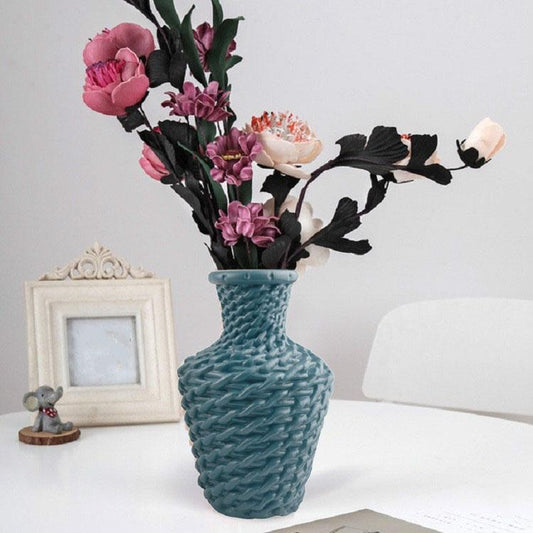 Versatile Plastic Vase For Fresh And Dried Floral Arrangements - Blue
