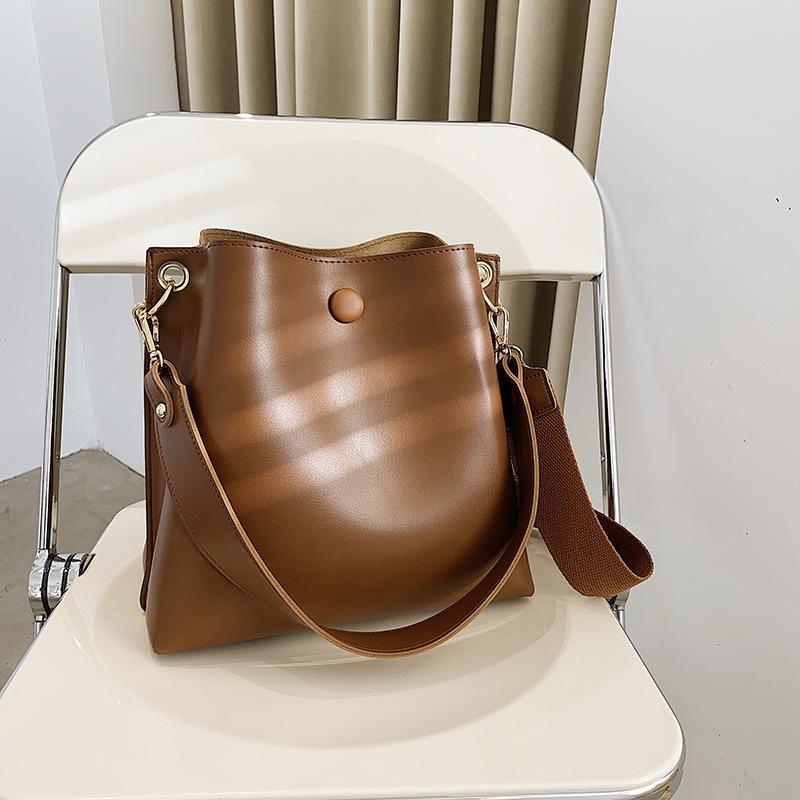 Retro Wide Strap Crossbody Bucket Bag For Women - Brown