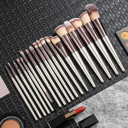 Black 18-Piece Makeup Brush Set - Professional Synthetic Fiber Brushes with Wooden Handles for Flawless Beauty
